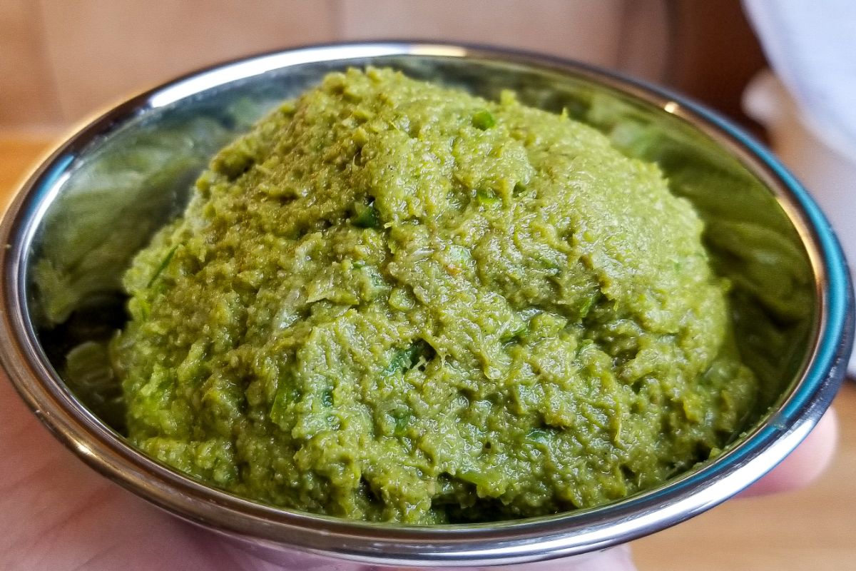 How to make a green curry paste
