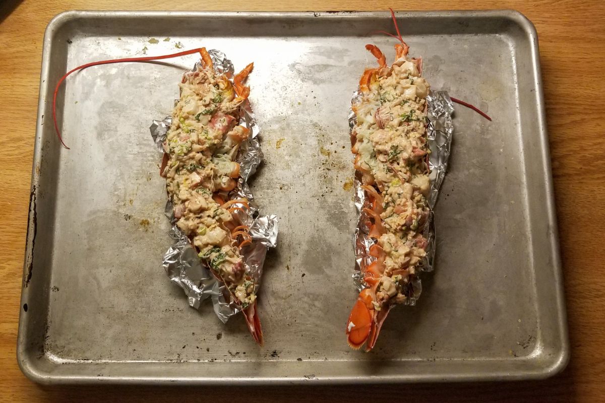 Stuffed lobster with garlic, basil and lemon - Ian Benites