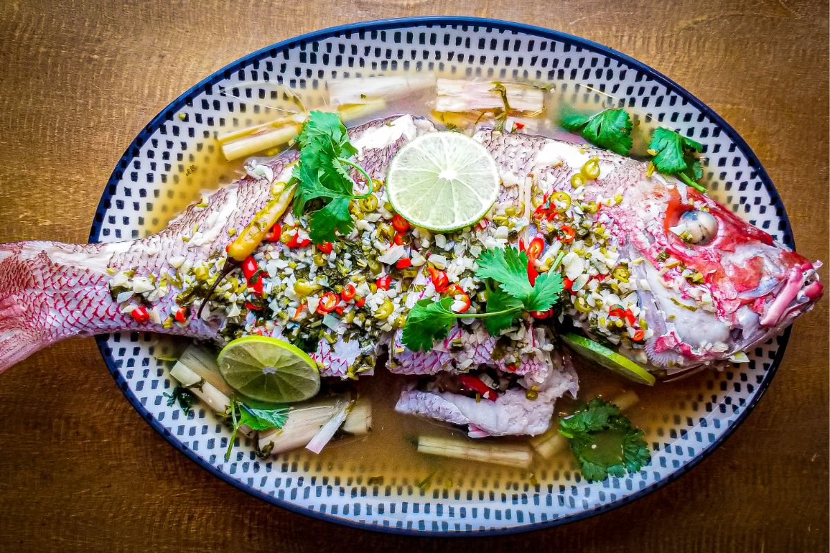 Steamed Whole Fish with Garlic, Chili and Lime – Pla Neung Manao – ปลานึ่งมะนาว