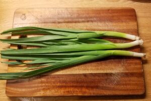 wash green garlic