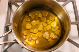 cook garlic