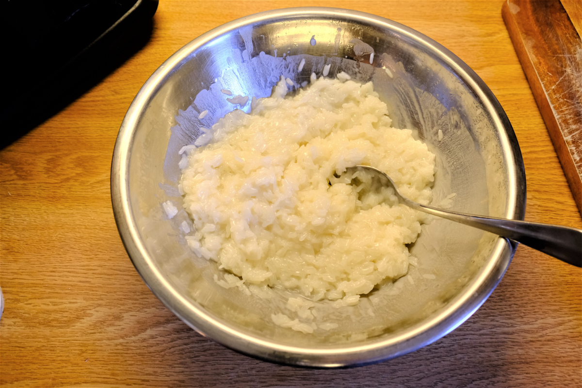 How to cook sticky rice at home. - Ian Benites